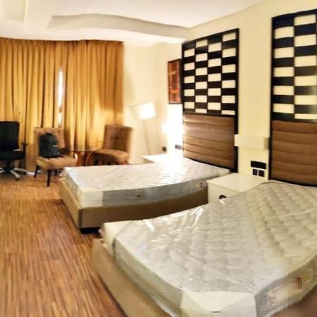 The Checkers Hotel Chennai Room photo