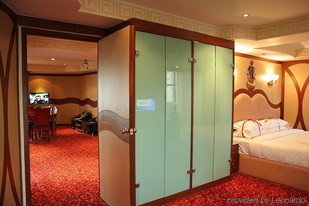 The Checkers Hotel Chennai Exterior photo