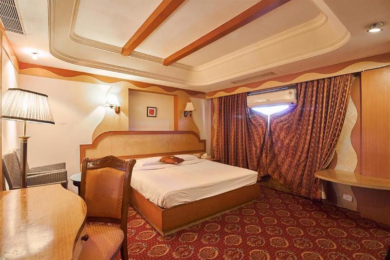 The Checkers Hotel Chennai Exterior photo